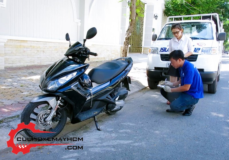 Dịch vụ cứu hộ sửa khóa xe máy là vị cứu tinh cho những ai “não cá vàng” thường xuyên vứt chìa khóa vào cốp xe Dịch vụ cứu hộ sửa khóa xe máy là vị cứu tinh cho những ai “não cá vàng” thường xuyên vứt chìa khóa vào cốp xe